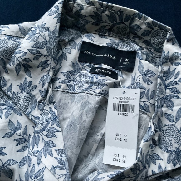 🆕Abercrombie Relaxed Fit Button Down - Picture 2 of 4